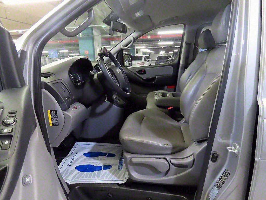 HYUNDAI Starex - Vista 6