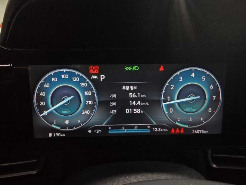 HYUNDAI Avante - Vista 9