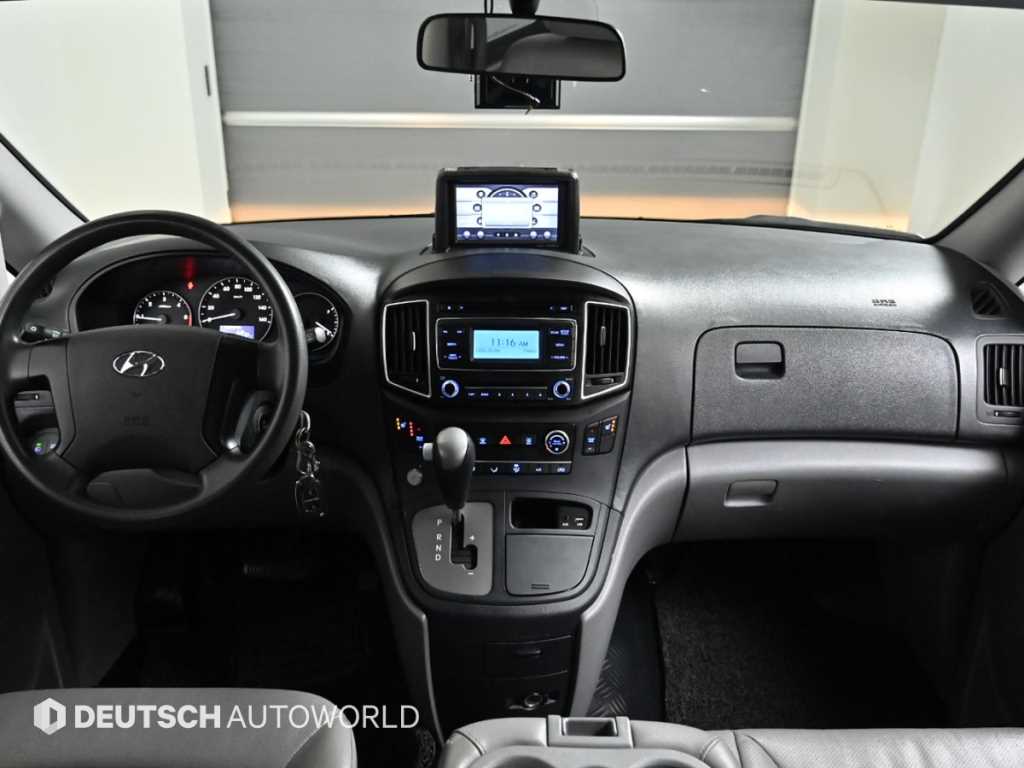 HYUNDAI Starex - Vista 7