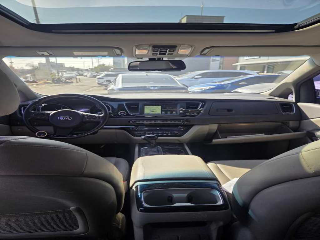 KIA Carnival - Vista 6