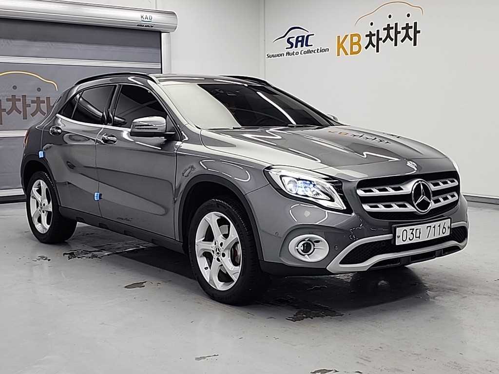 Mercedes Benz GLA Class - Vista 3