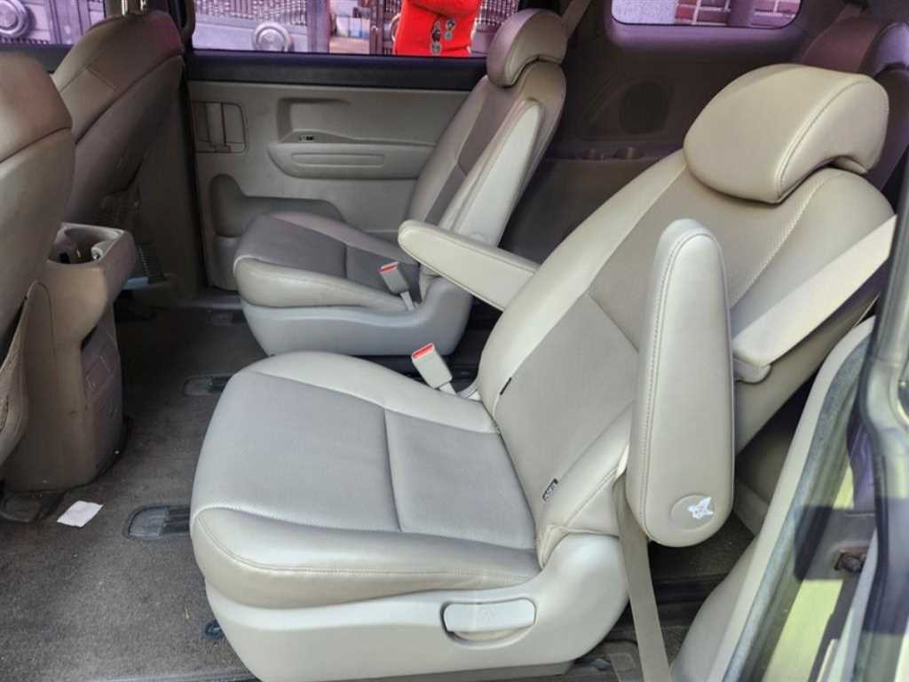 KIA Carnival - Vista 9