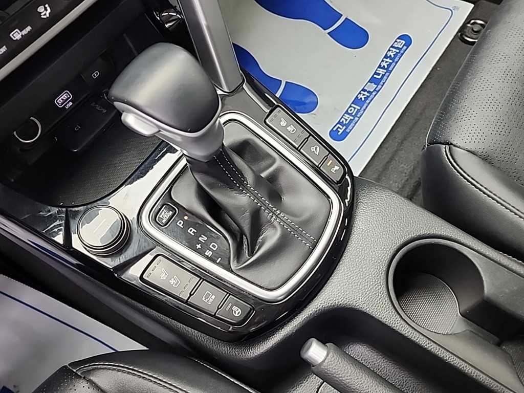 KIA Seltos - Vista 8