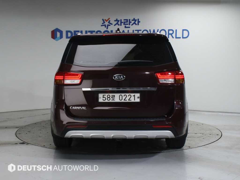 KIA Carnival - Vista 4