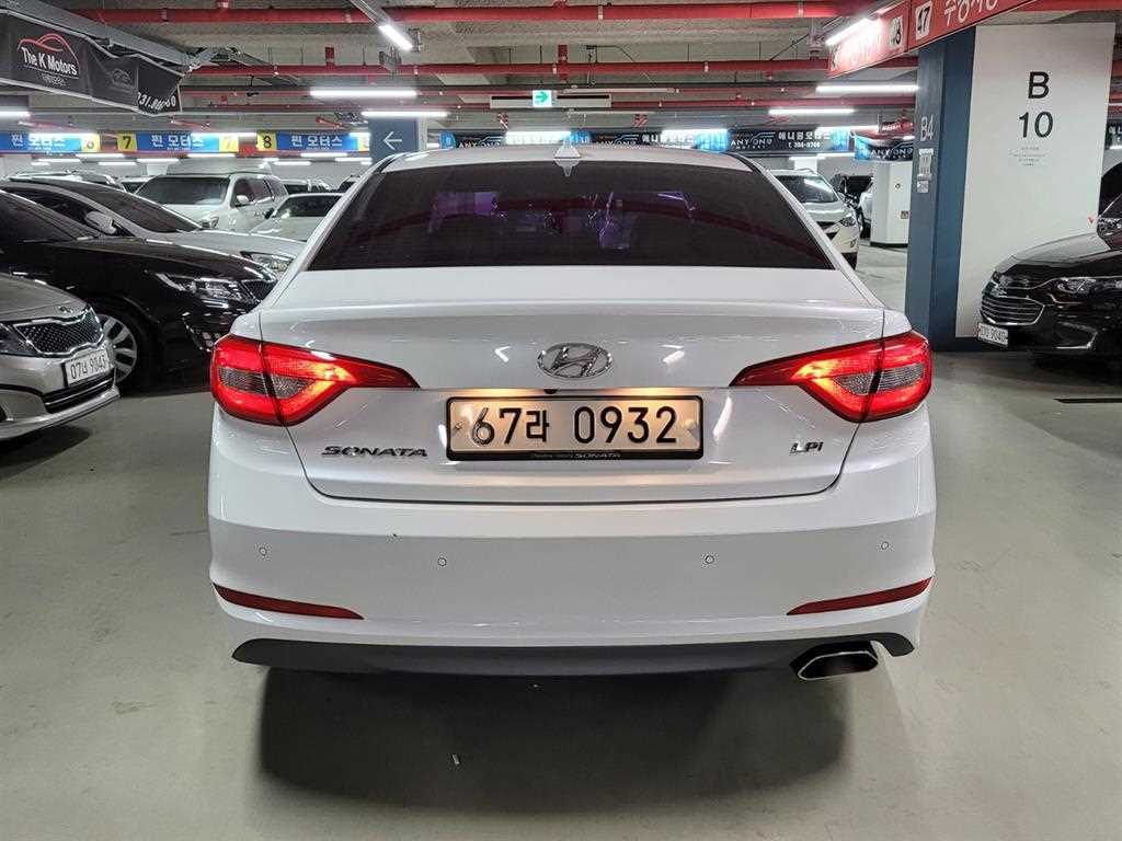 HYUNDAI Sonata - Vista 4