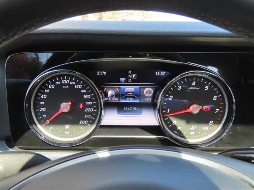 Mercedes Benz E class - Vista 5