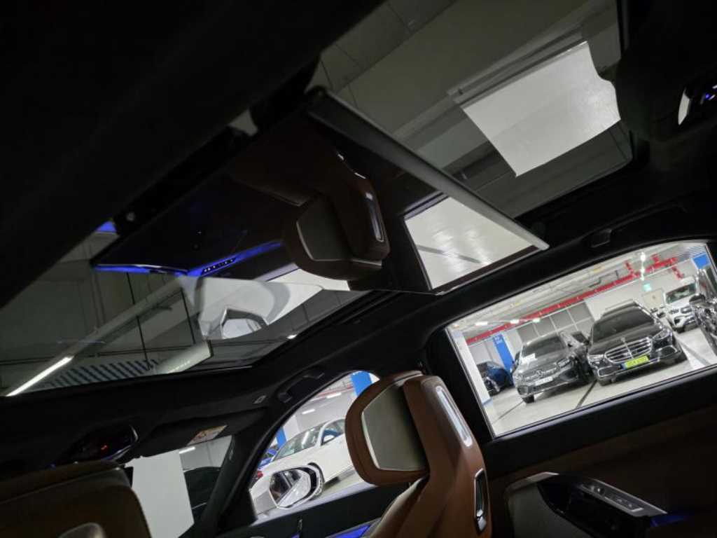 BMW 7 Series - Vista 8