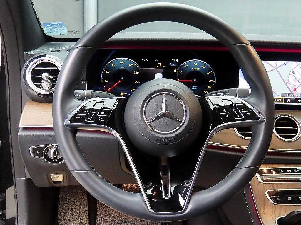 Mercedes Benz E class - Vista 9