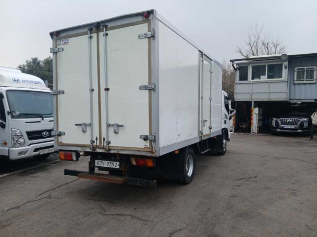 medium and large cargo truck - Vista 6
