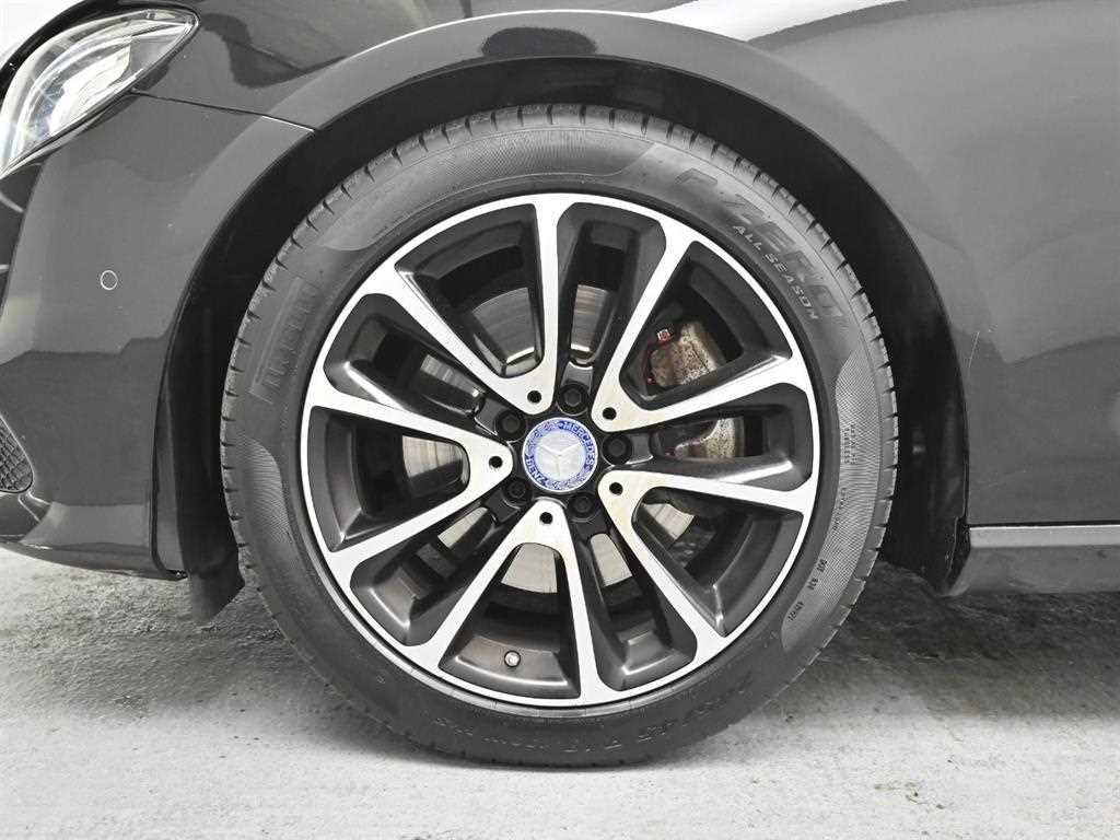 Mercedes Benz E class - Vista 5