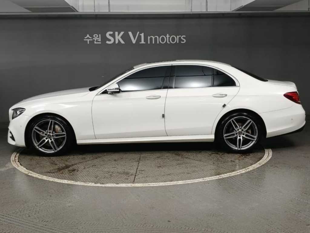 Mercedes Benz E class - Vista 4