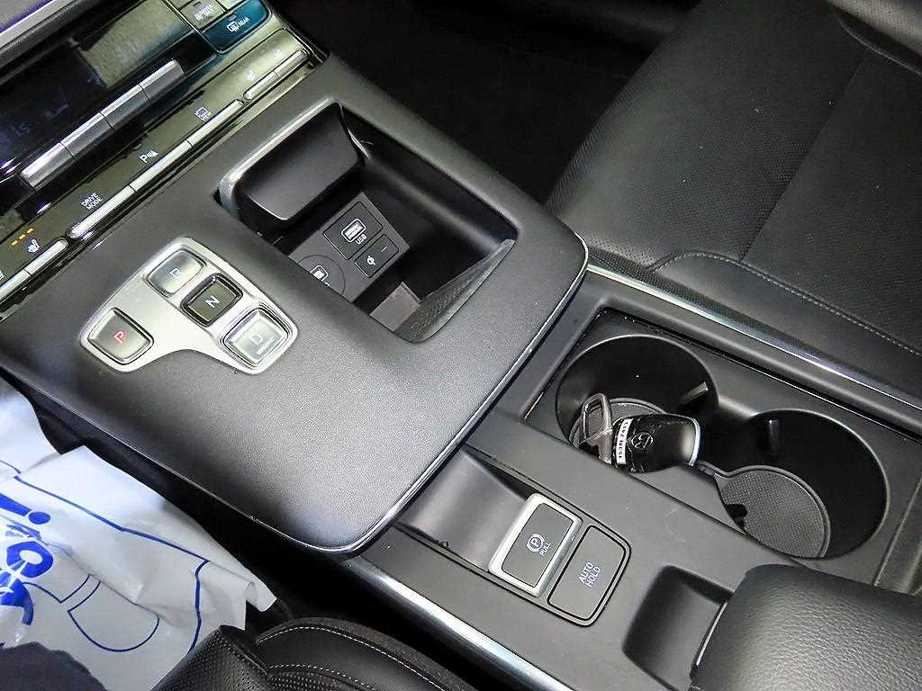 HYUNDAI Grandeur - Vista 12