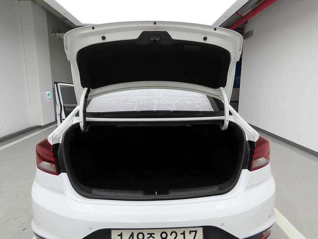 HYUNDAI Avante - Vista 5