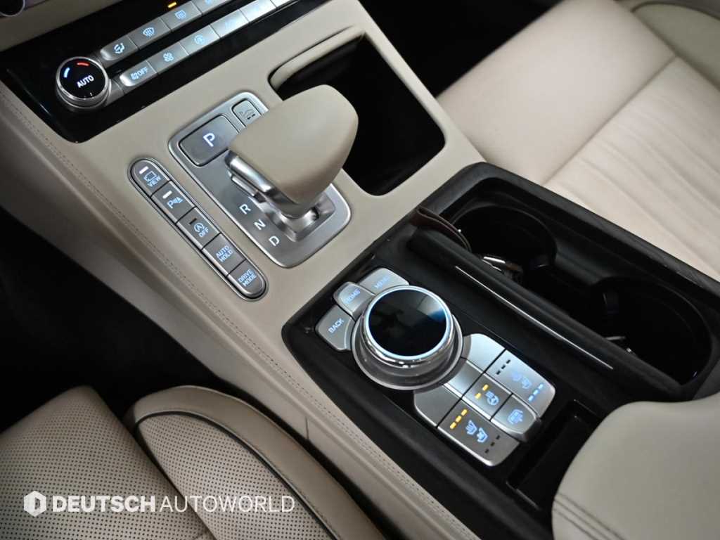 Genesis G90 - Vista 9