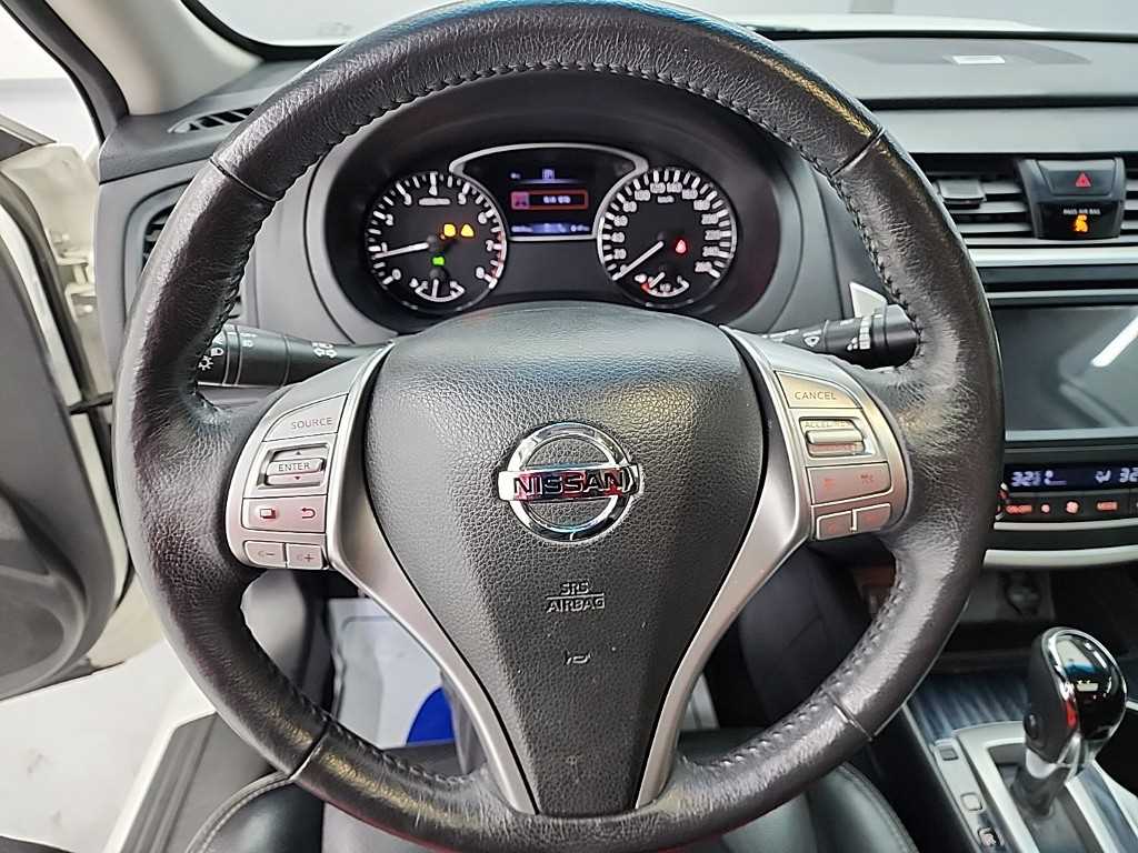 Nissan Altima - Vista 9