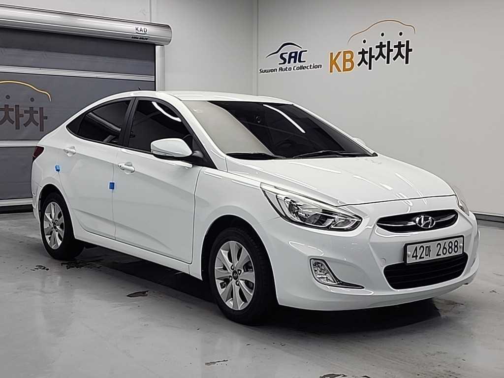 HYUNDAI Accent - Vista 4