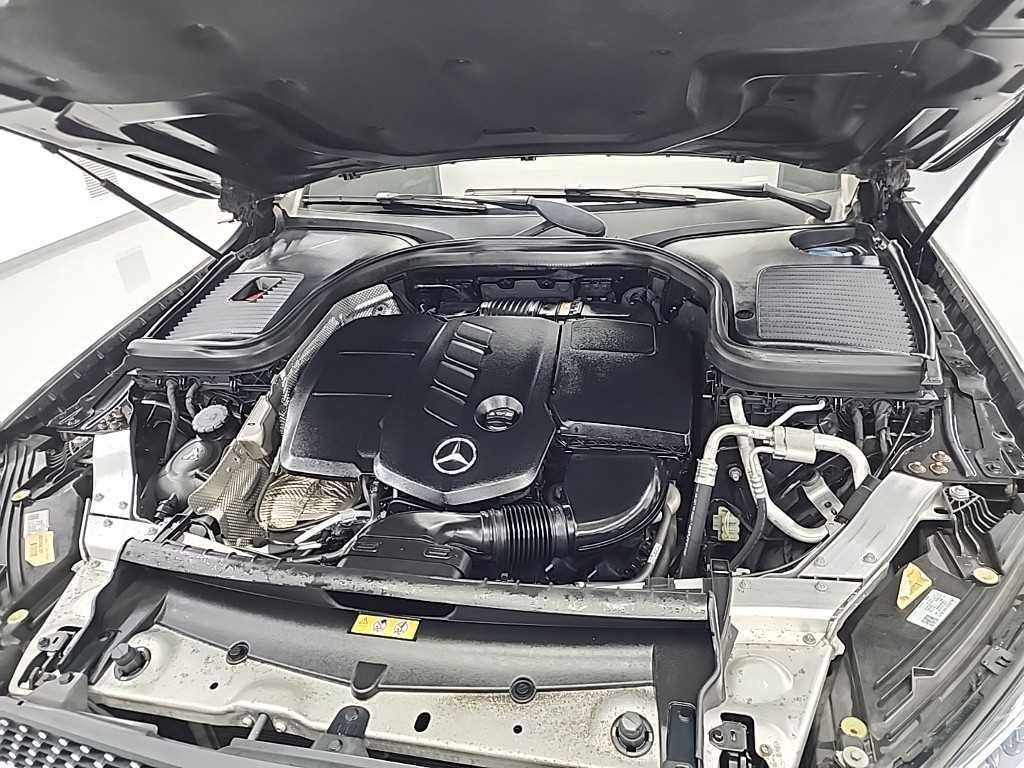 Mercedes Benz GLC Class - Vista 5