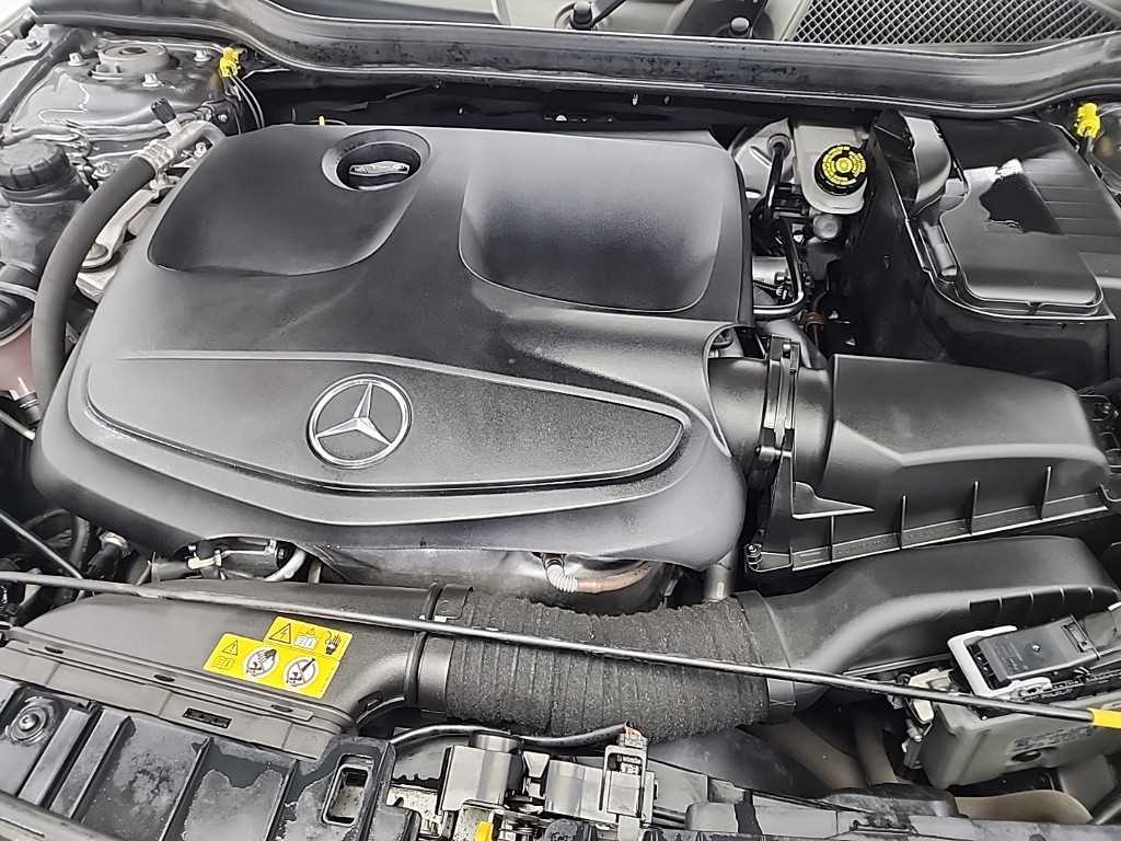 Mercedes Benz GLA Class - Vista 5