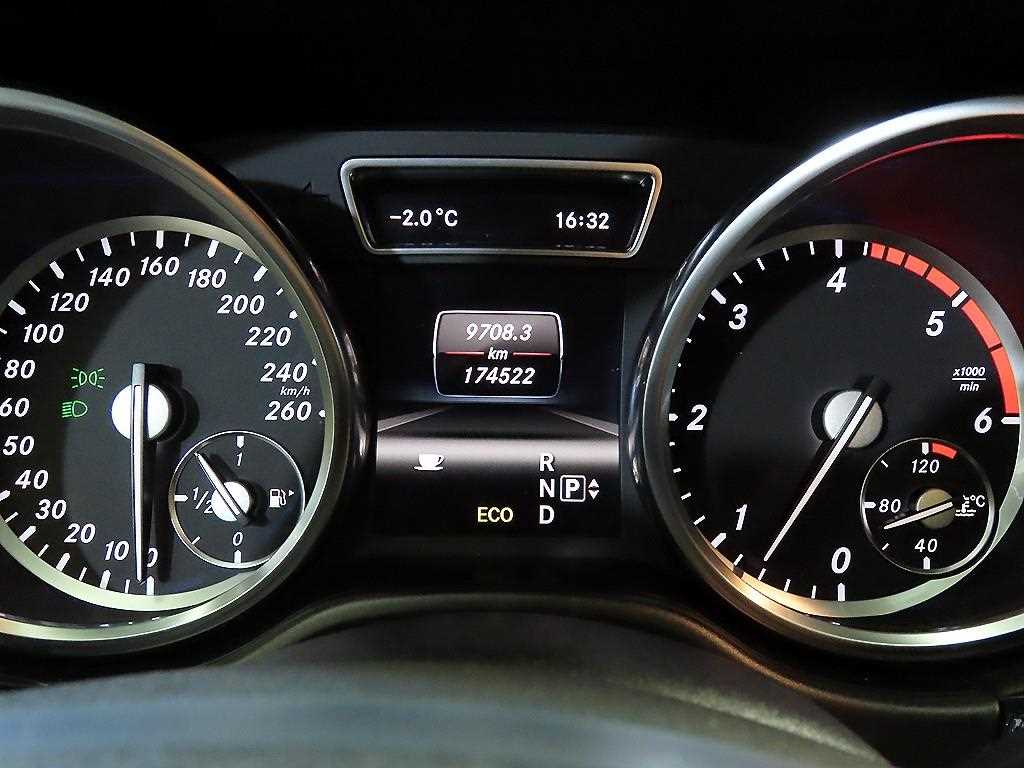 Mercedes Benz M Class - Vista 9