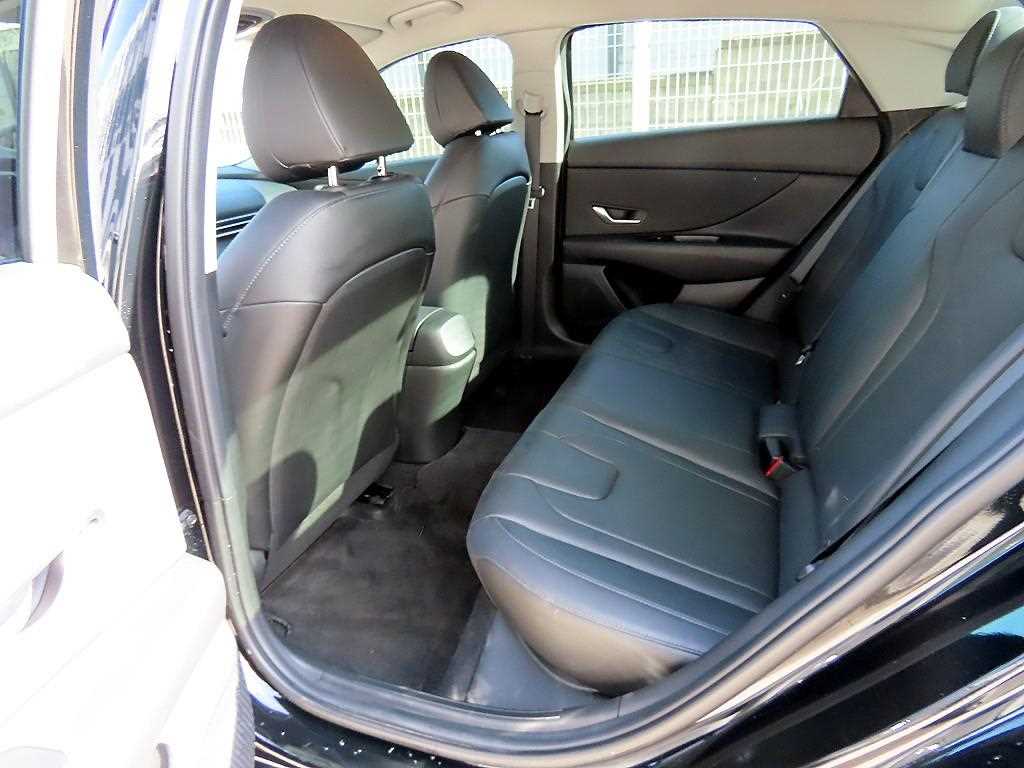 HYUNDAI Avante - Vista 6