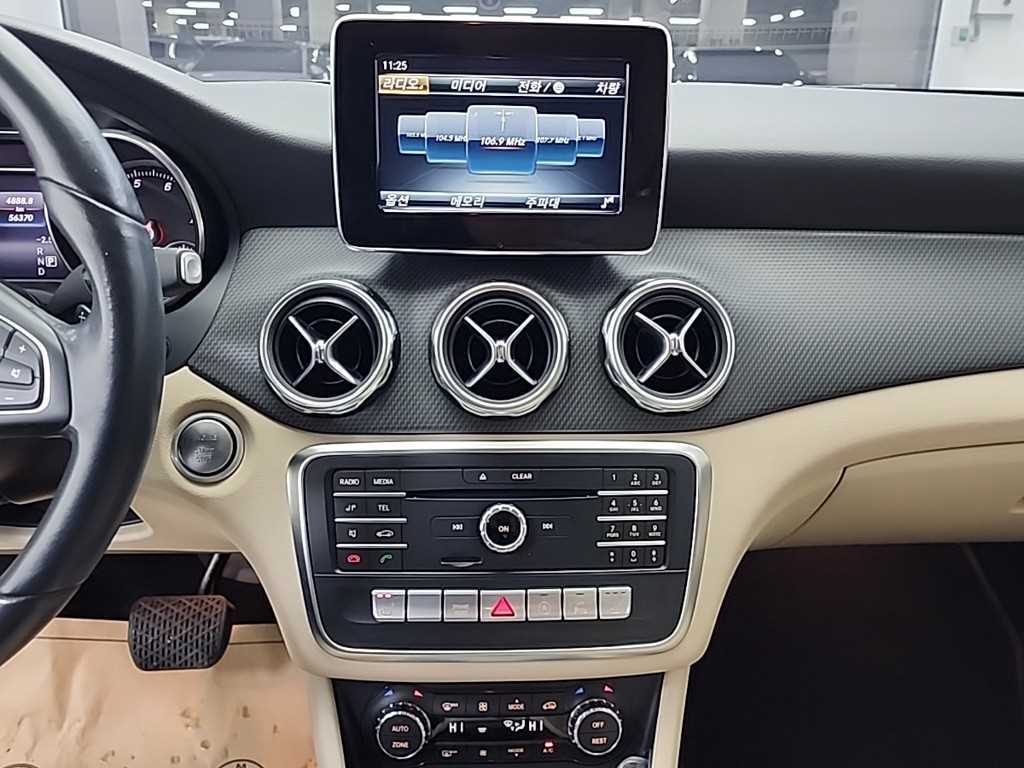 Mercedes Benz GLA Class - Vista 10