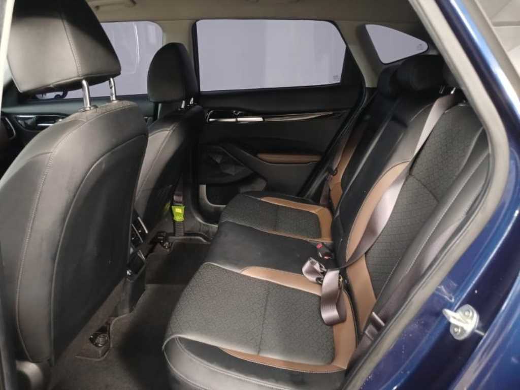 KIA Seltos - Vista 8
