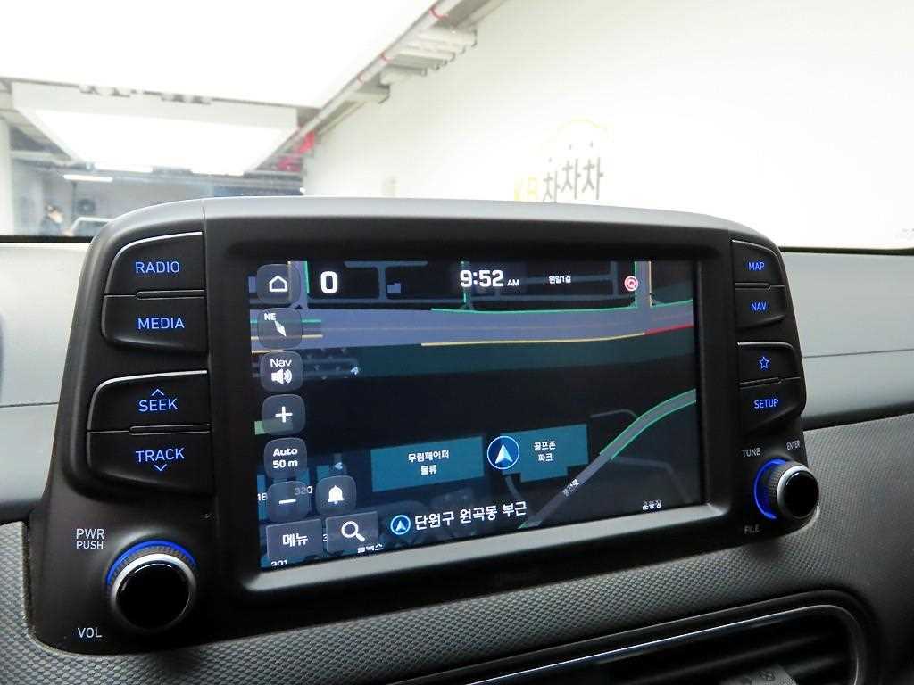 HYUNDAI Kona - Vista 8