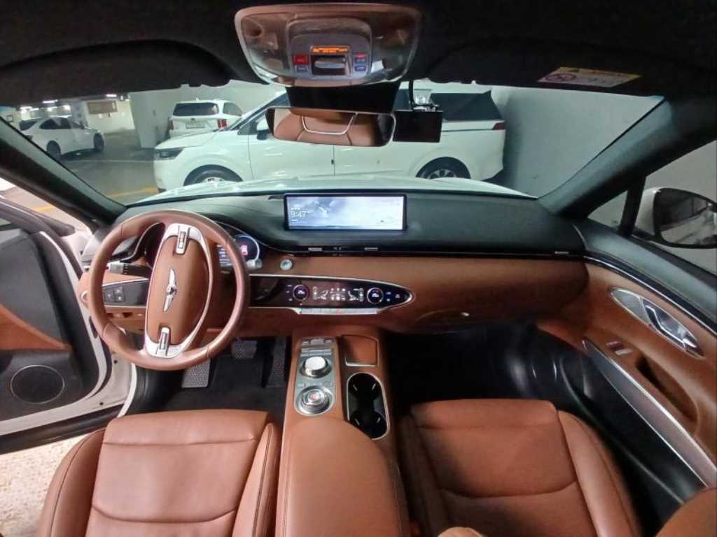 Genesis GV70 - Vista 6