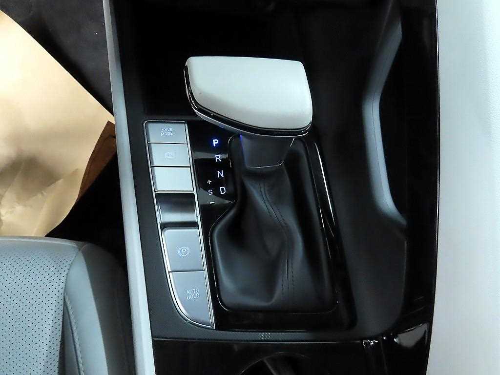 HYUNDAI Avante - Vista 10