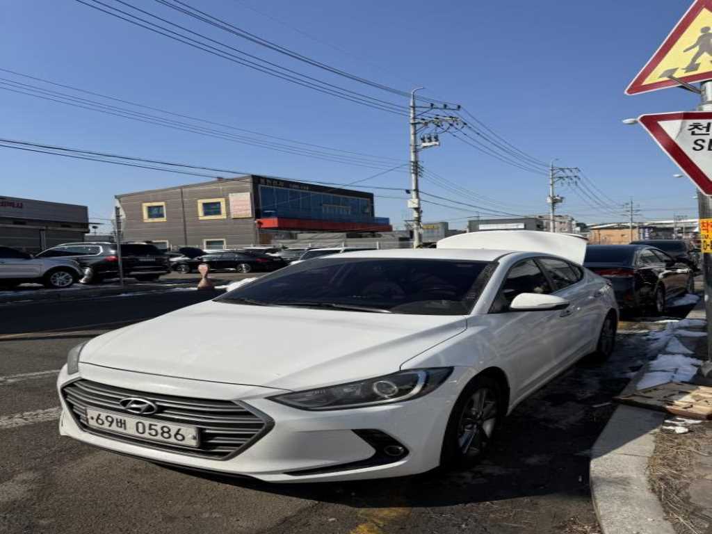 HYUNDAI Avante - Vista 2