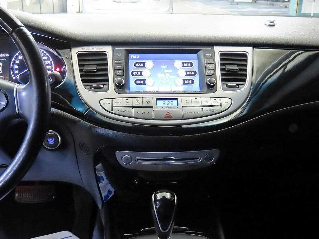 HYUNDAI Genesis - Vista 11