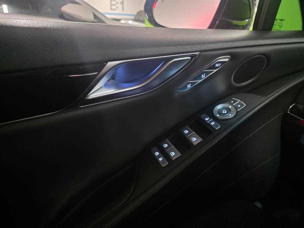 Genesis G80 - Vista 10