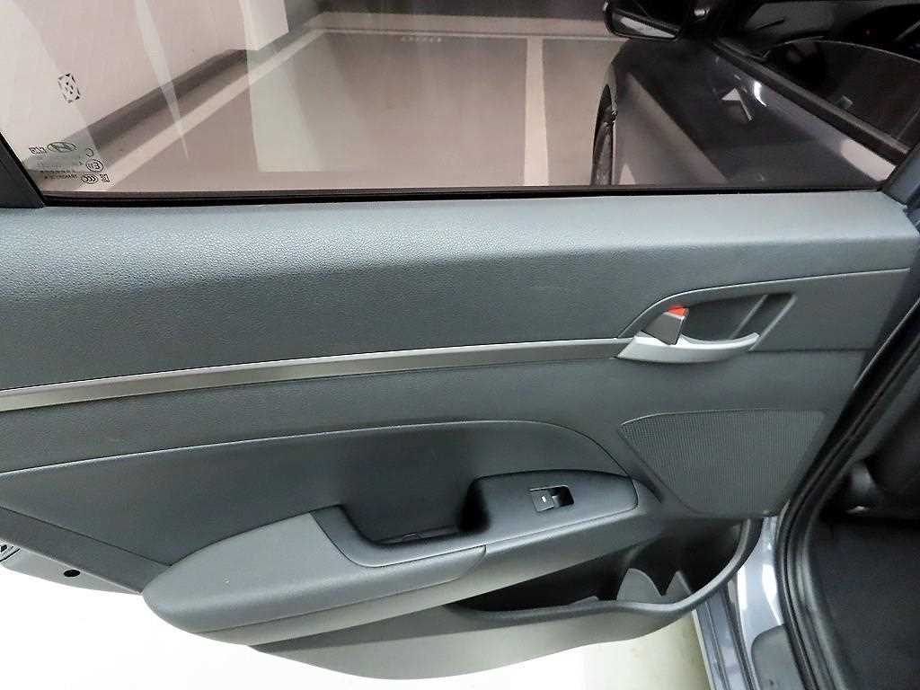 HYUNDAI Avante 2017 Gris - Importación desde Corea - HF Imports Iquique - Foto 13