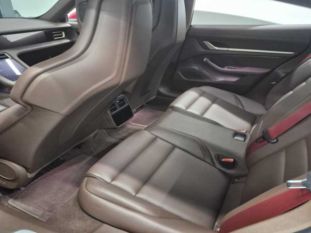 Porsche Taycan - Vista 6