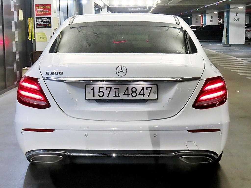 Mercedes Benz E class - Vista 5