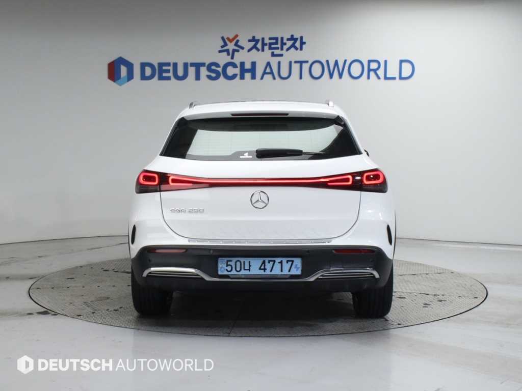 Mercedes Benz EQA - Vista 4