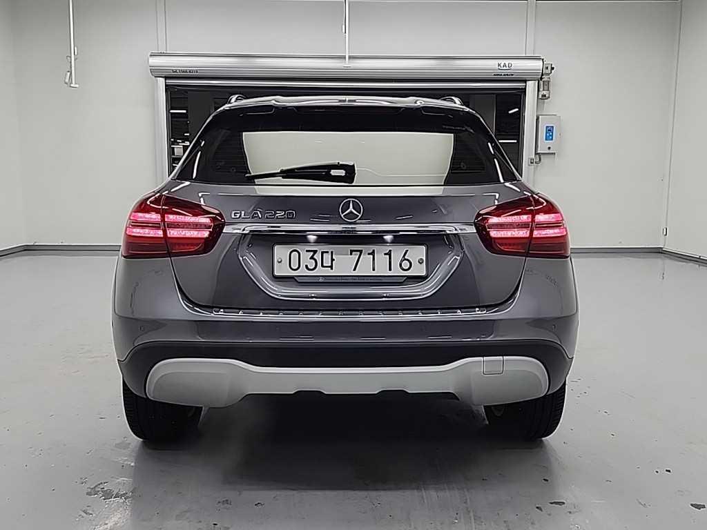 Mercedes Benz GLA Class - Vista 4