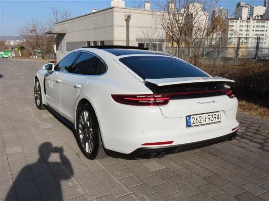 Porsche Panamera - Vista 4