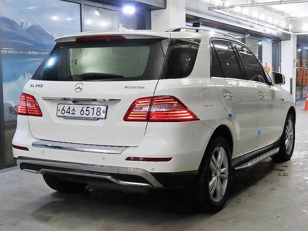 Mercedes Benz M Class - Vista 4