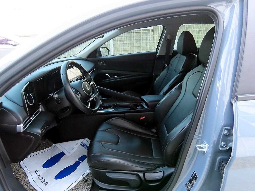 HYUNDAI Avante - Vista 5