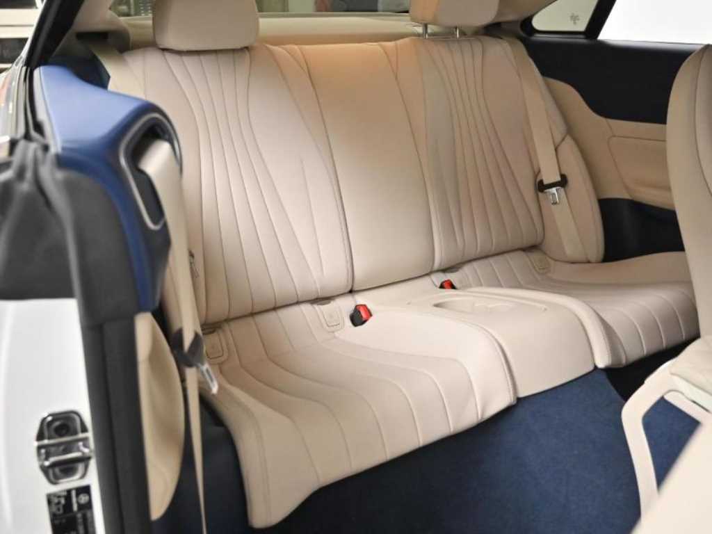 Mercedes Benz E class - Vista 12