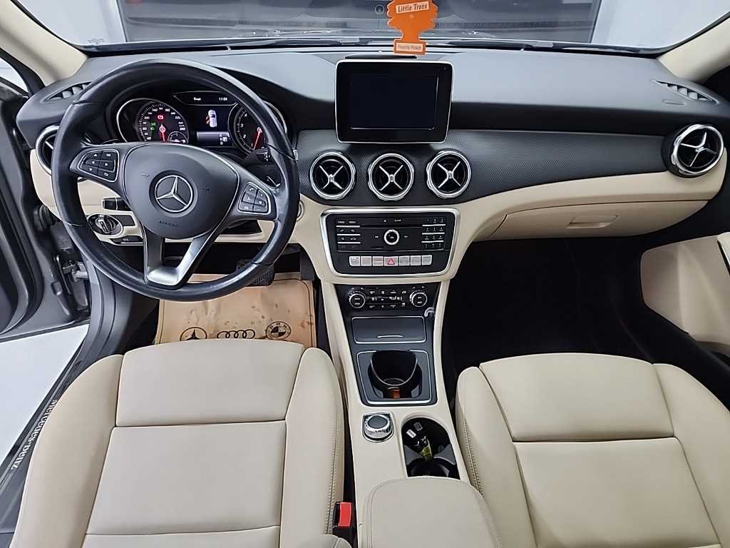 Mercedes Benz GLA Class - Vista 7