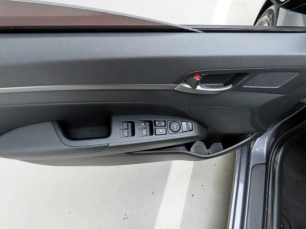 HYUNDAI Avante - Vista 11