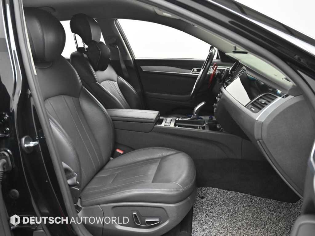 HYUNDAI Genesis - Vista 10