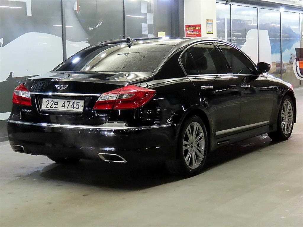 HYUNDAI Genesis - Vista 4