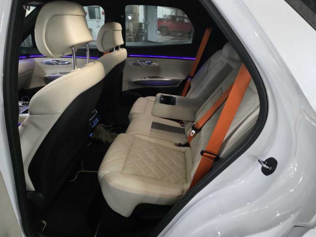 Genesis GV70 - Vista 6