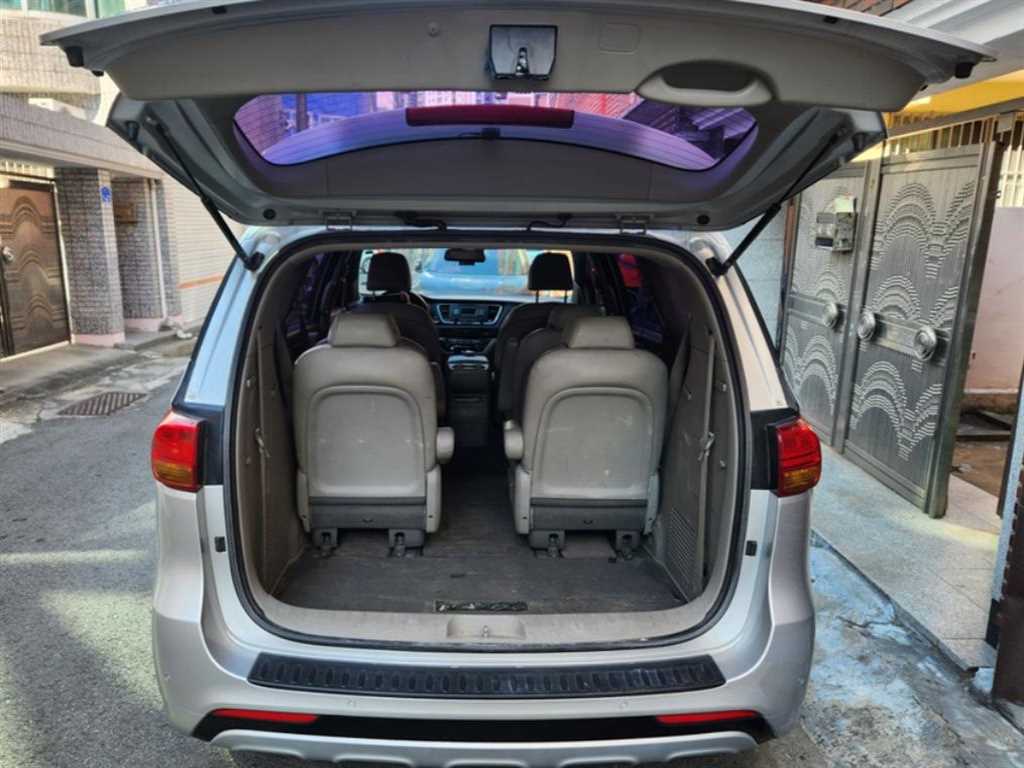 KIA Carnival - Vista 7