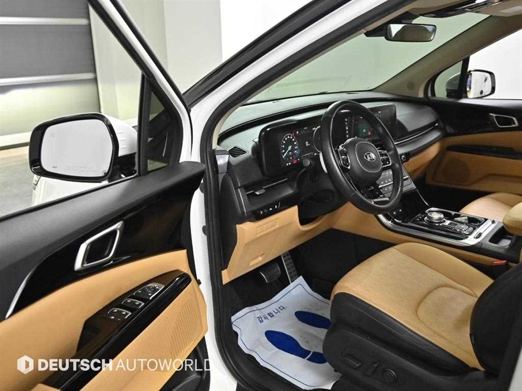 KIA Carnival - Vista 11