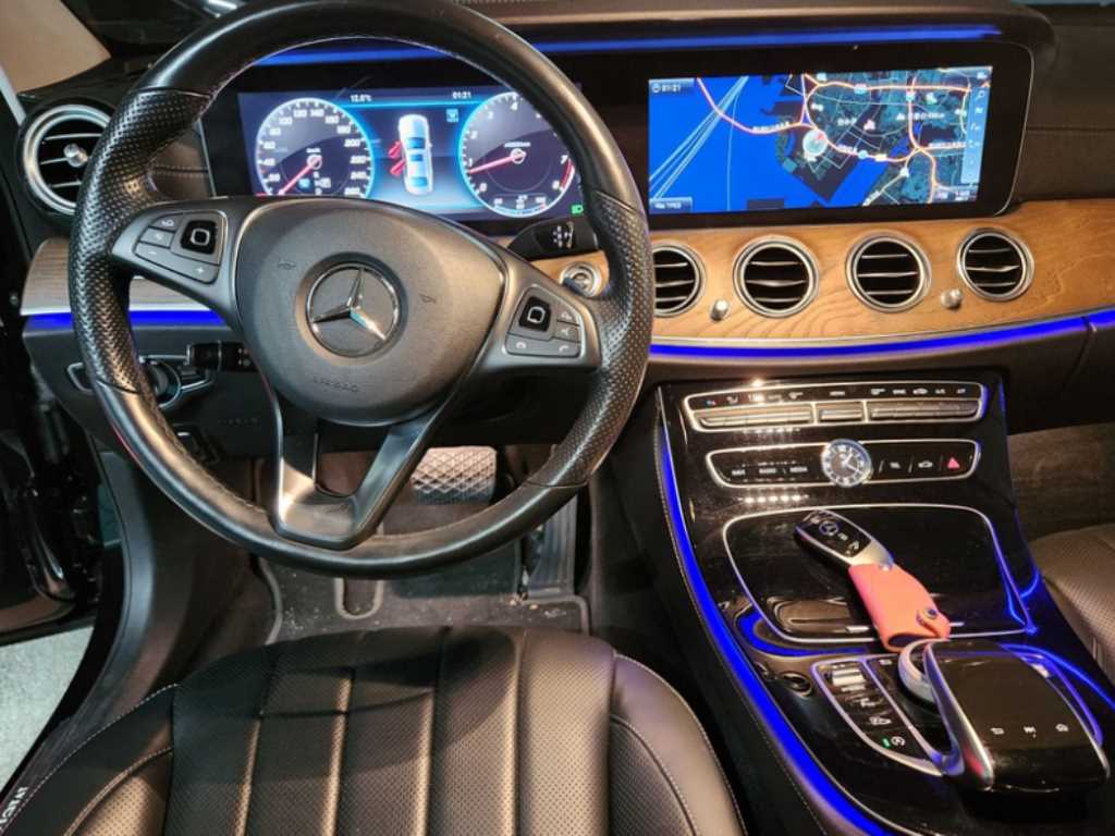 Mercedes Benz E class - Vista 6