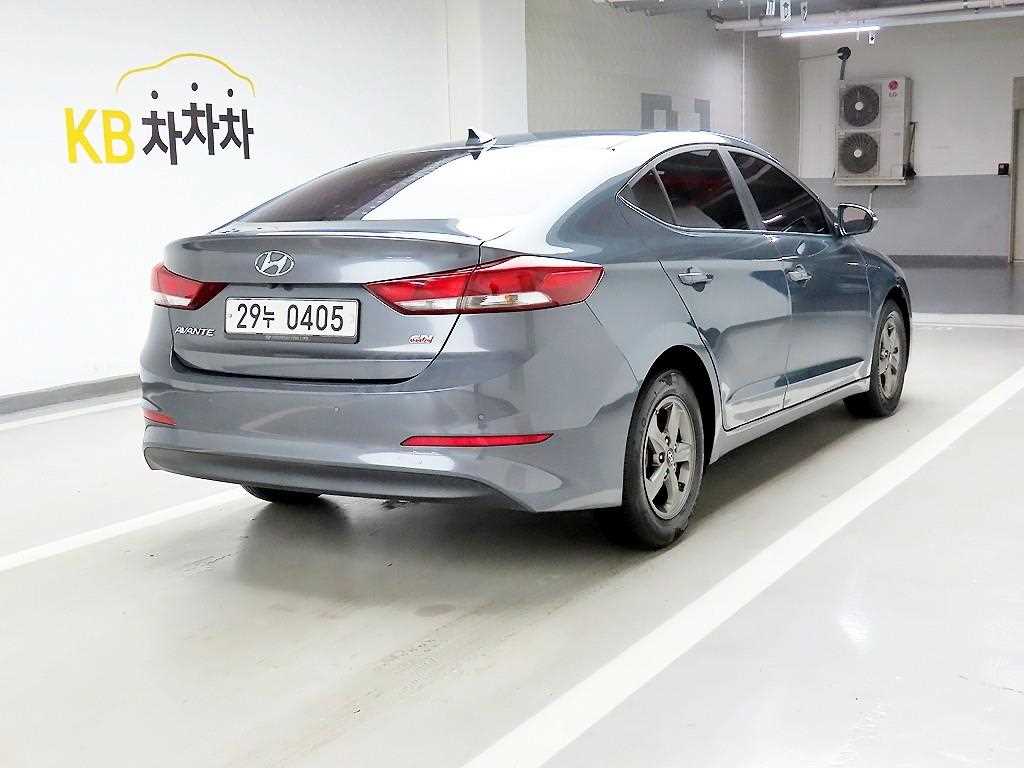 HYUNDAI Avante - Vista 4